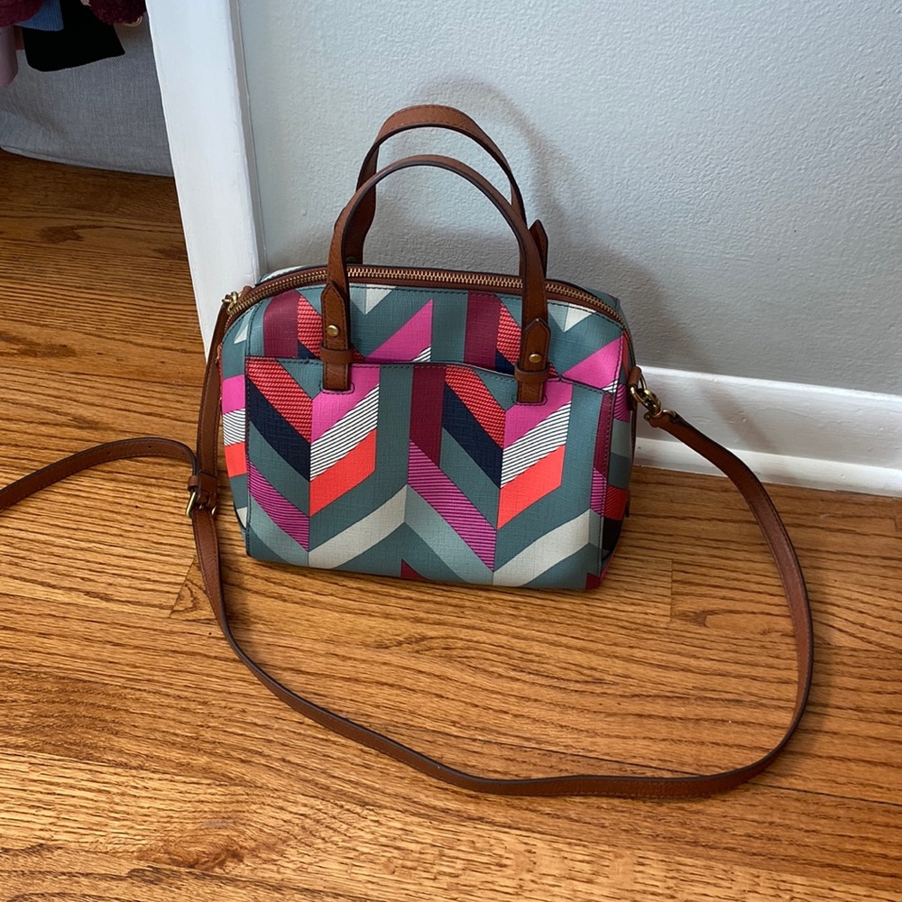 Like New Fossil Purse. Only carried once. Perfect colors for summer!